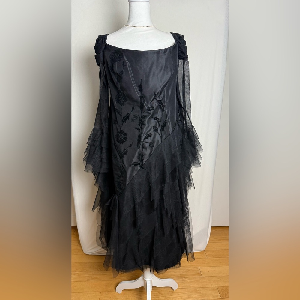 EAEA couturier fashion design party event cocktail dress. Size 18-20